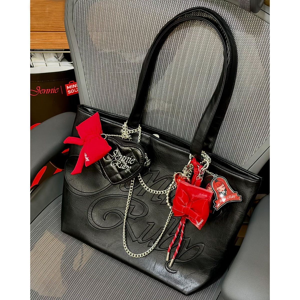 JENNIE RUBY BAG (black and red)